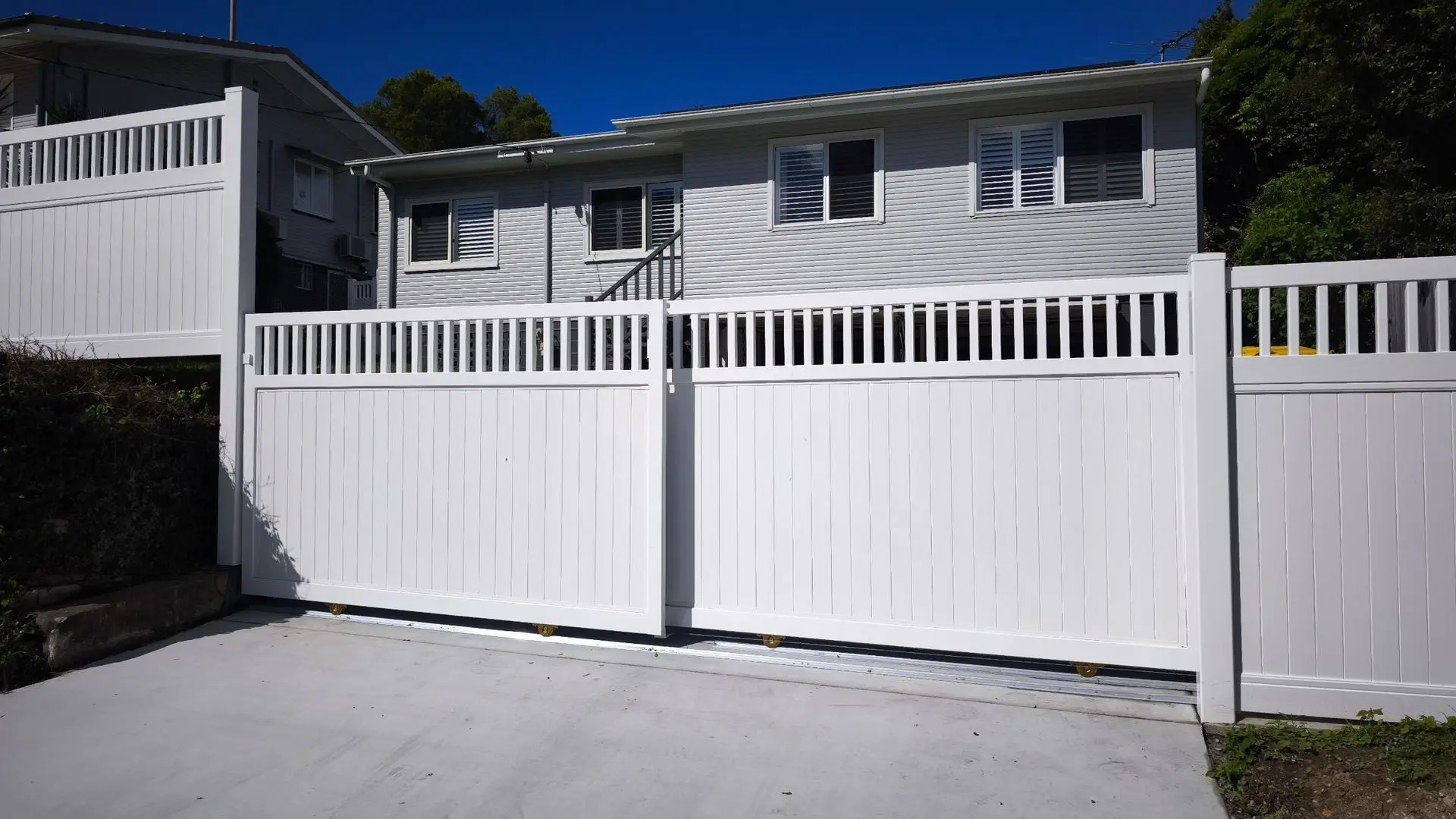 PVC Telescopic Gate with Aluminium Frame